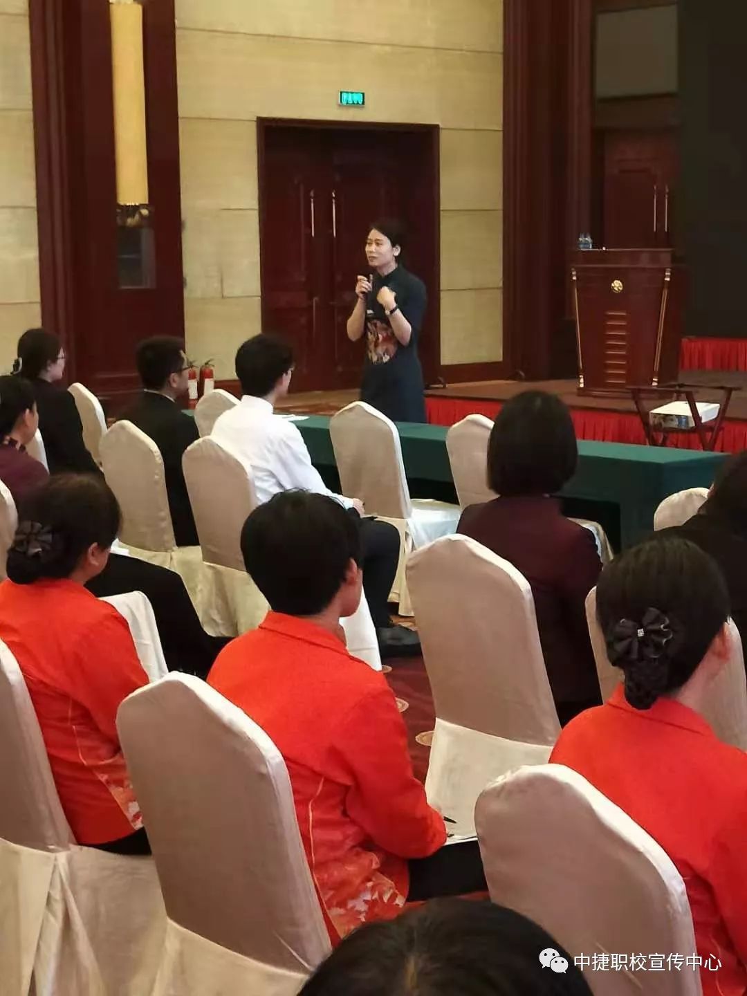 礼仪培训学员,礼仪培训进校园