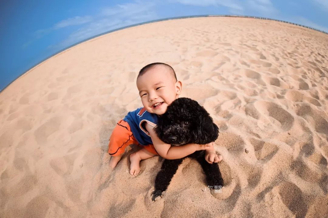 被狗舔了一下会感染狂犬病吗,伤口流血了被狗舔会得狂犬病吗
