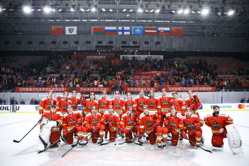 KHL-万科龙迎战阿斯塔纳雪豹点球定胜负赛季收官感谢球迷一路陪伴