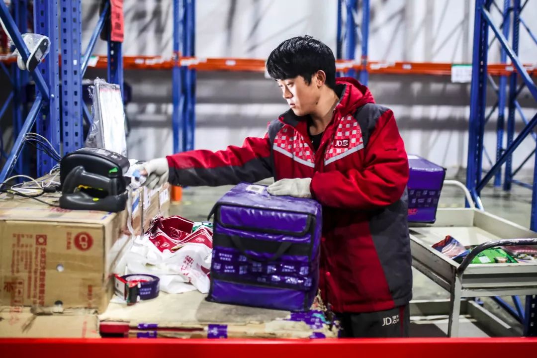 无人智能分拣对物流的影响,无人分拣仓库