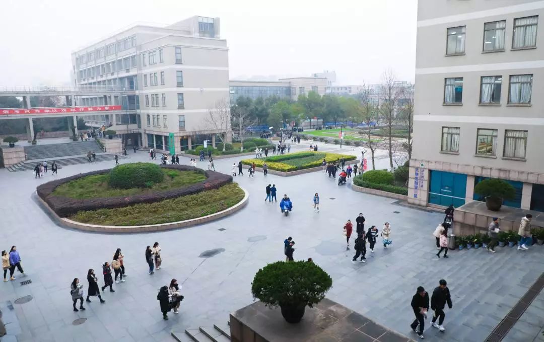 有了白天的忙碌才有夜间的休憩,大学选修课在白天么