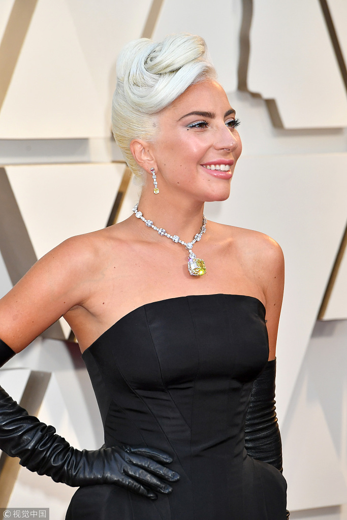 ladygaga佩戴蒂芙尼,ladygaga致敬赫本造型