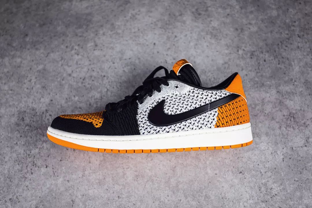 买airjordan,airjordan1买大点的还是偏小