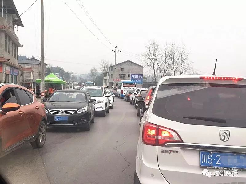 3岁小孩被烫伤交警15分钟紧急送医,1岁幼童被2000度热水烫伤