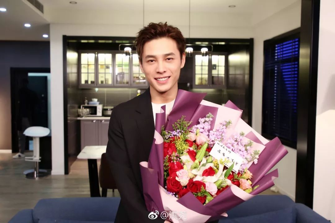 屈楚萧否认恋情神操作被打脸,否认恋情后又被网友打脸