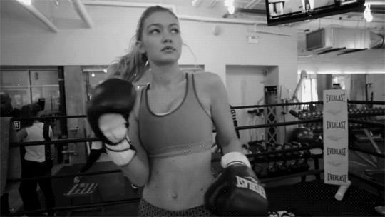 拳击击打发泄球训练视频,暴汗拳击减肥操