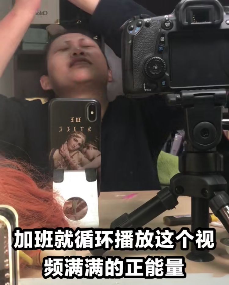 魔性表情夸张试色，她推荐的口红我却想全部收入囊中？