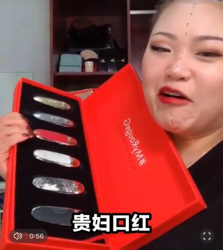 魔性表情夸张试色，她推荐的口红我却想全部收入囊中？