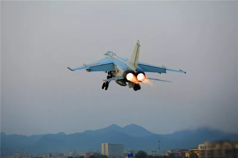 涓浗鏈洪暱婕敾鎵嬬粯,鑸┖鍛樺竻姘旀极鐢诲浘