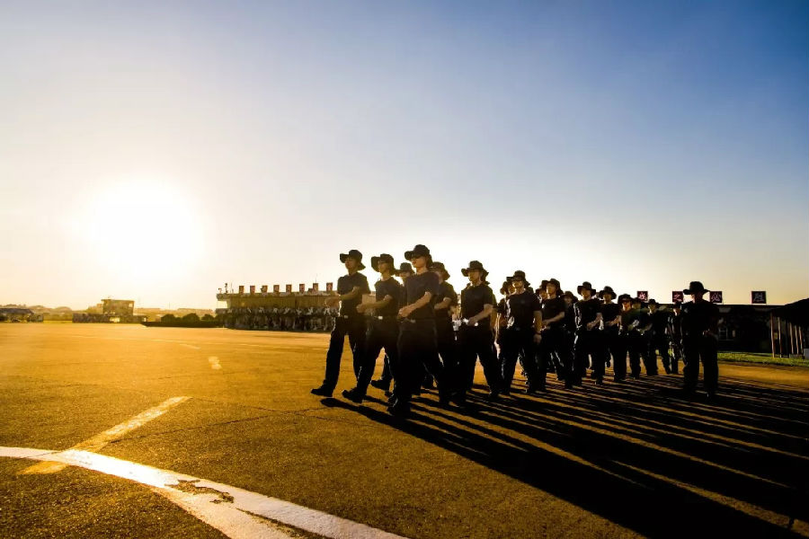 涓浗鏈洪暱婕敾鎵嬬粯,鑸┖鍛樺竻姘旀极鐢诲浘