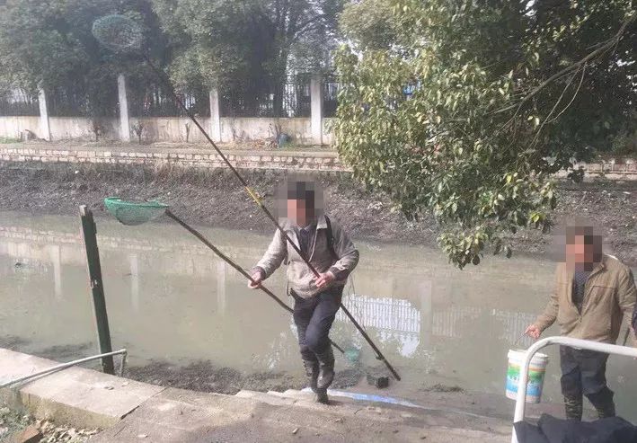 禁渔期内非法捕捞民警江边蹲守,禁渔期内严查非法捕捞