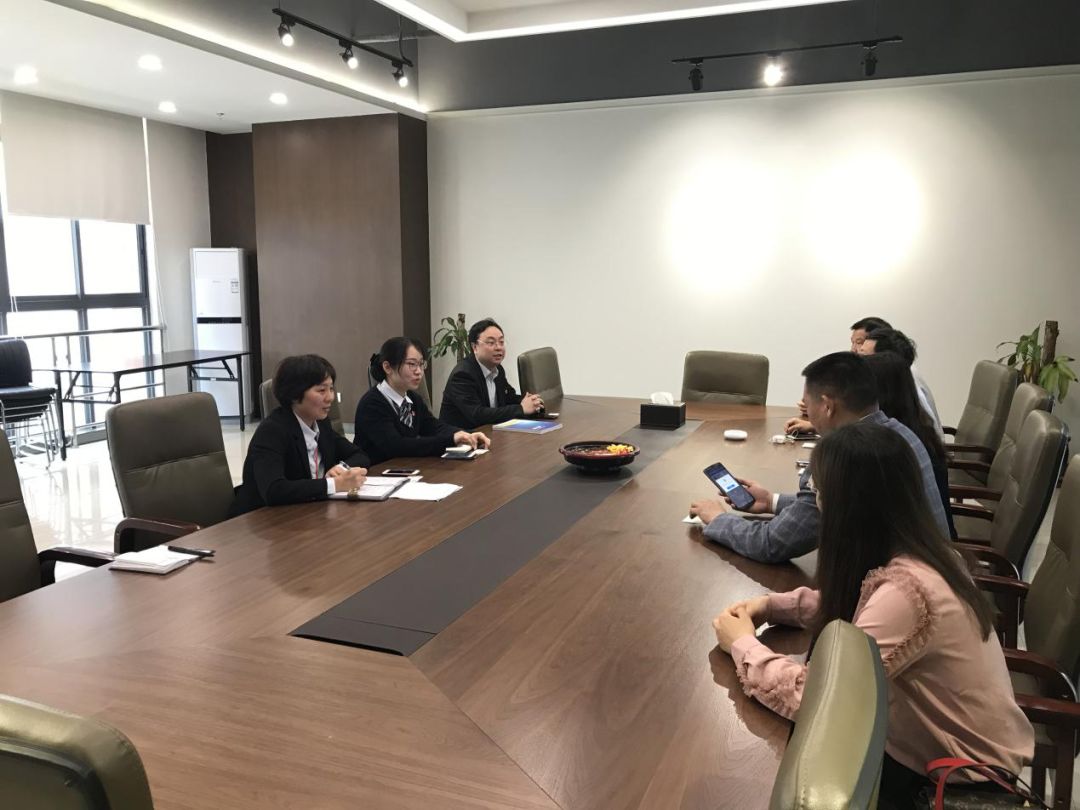 行政审批局上门服务为企解烦忧,政务公开便民服务互动