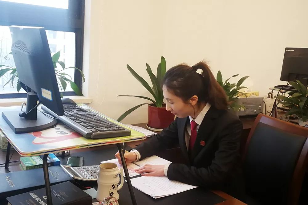 专门揭秘案件的网红,揭秘这家网红法院办案之谜