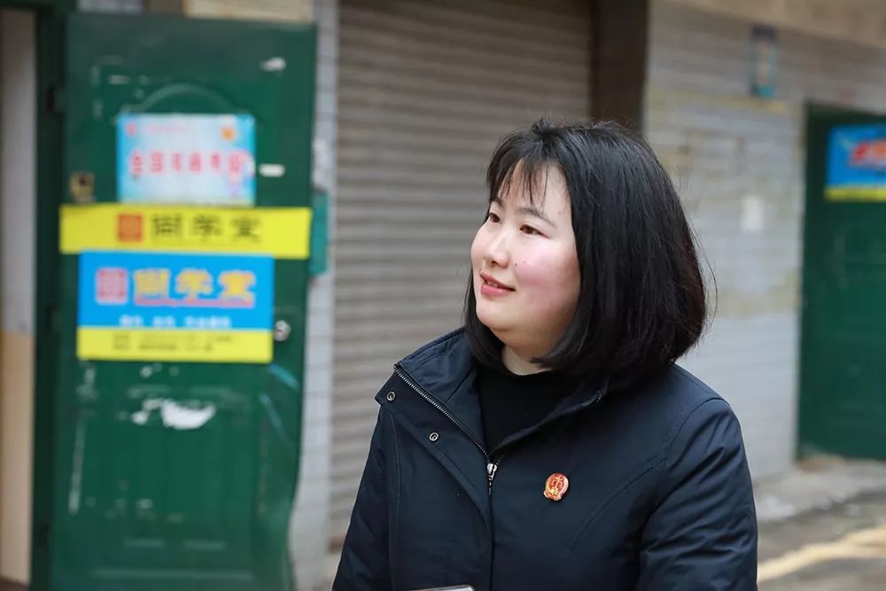 专门揭秘案件的网红,揭秘这家网红法院办案之谜