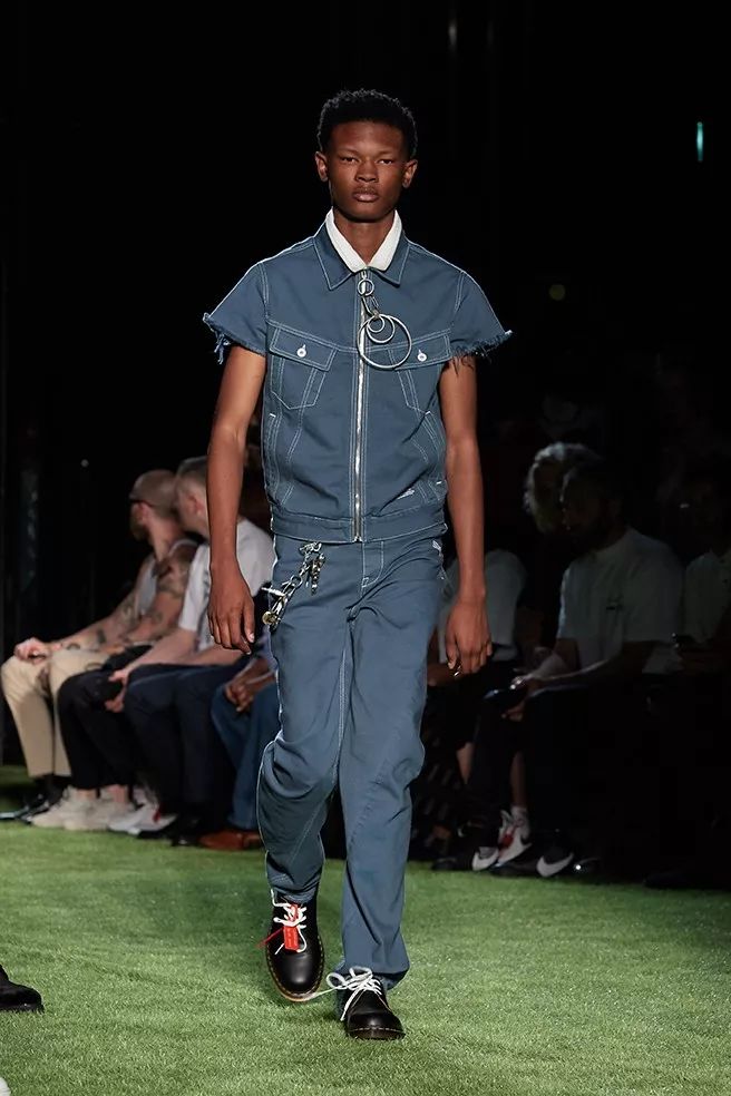 在2019年比别人先潮一步这件事上，我认为SM元素必须有