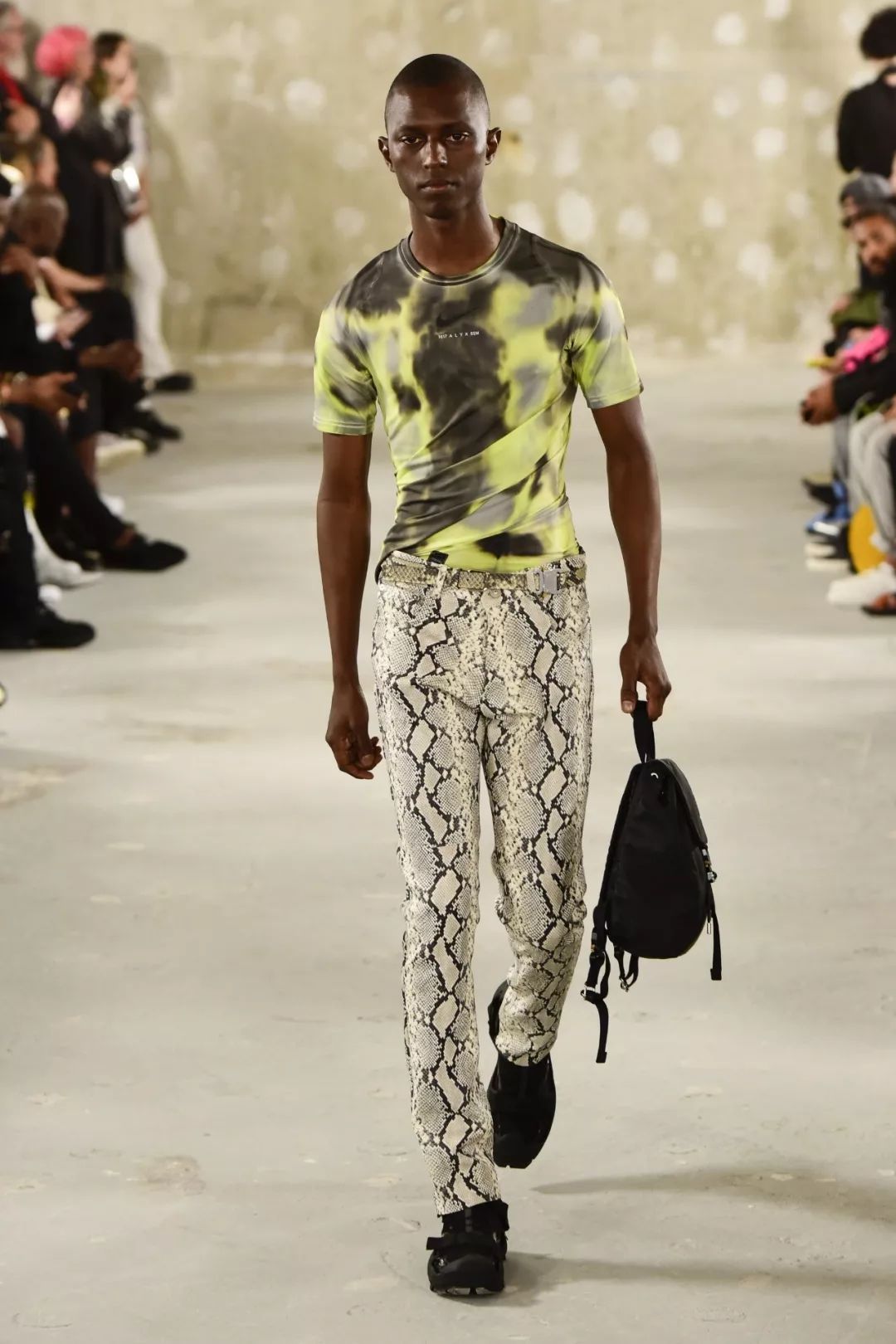 在2019年比别人先潮一步这件事上,我认为SM元素必须有