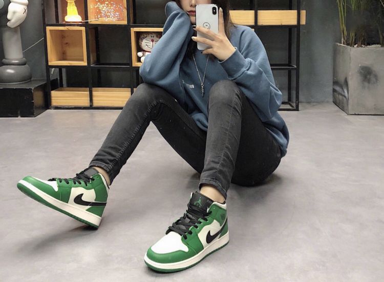 白敬亭球鞋收藏,白敬亭收藏鞋的视频