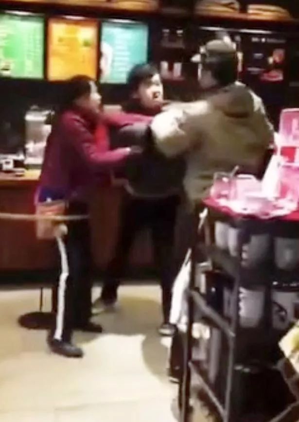 星巴克猫爪杯打架完整版,关于星巴克猫爪杯事件看法