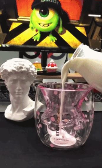 星巴克猫爪杯打架完整版,关于星巴克猫爪杯事件看法