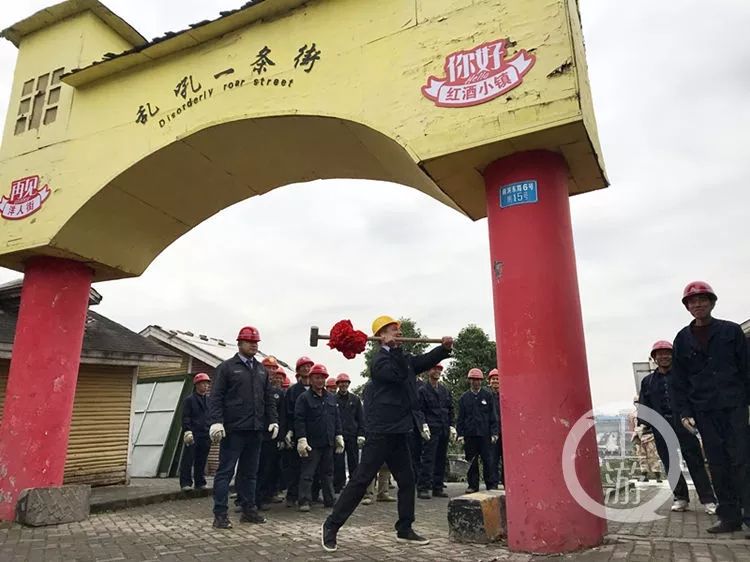 “乱吼一条街”开拆，洋人街正式开始“搬家”