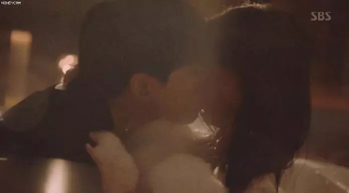 高甜预警！大尺度KISS全面盘点，他不愧是接吻大师啊