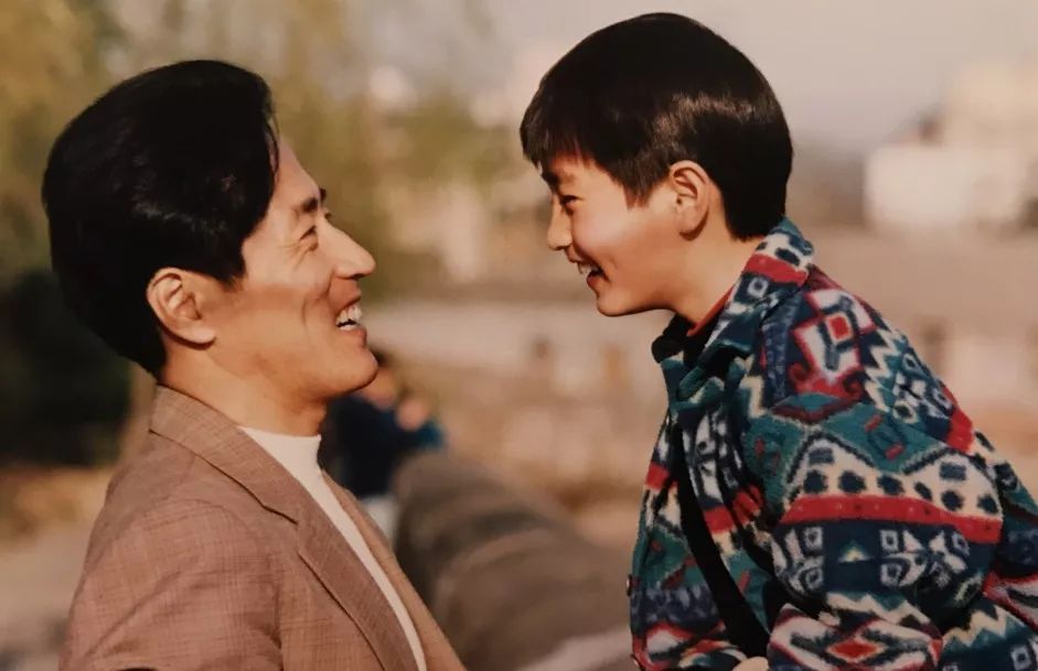 杨立新杨玏封面春运,杨立新杨玏一起拍电视剧