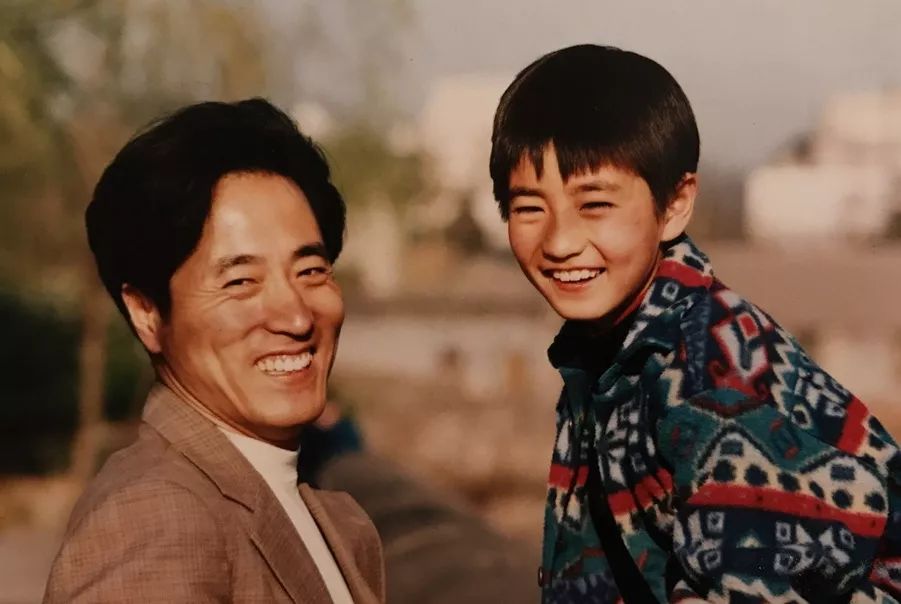 杨立新杨玏封面春运,杨立新杨玏一起拍电视剧