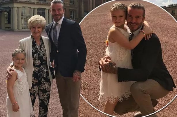 她剪个短发抢尽贝嫂风头！在皇宫过生日，买别墅学骑马，被宠大的孩子有多幸福？