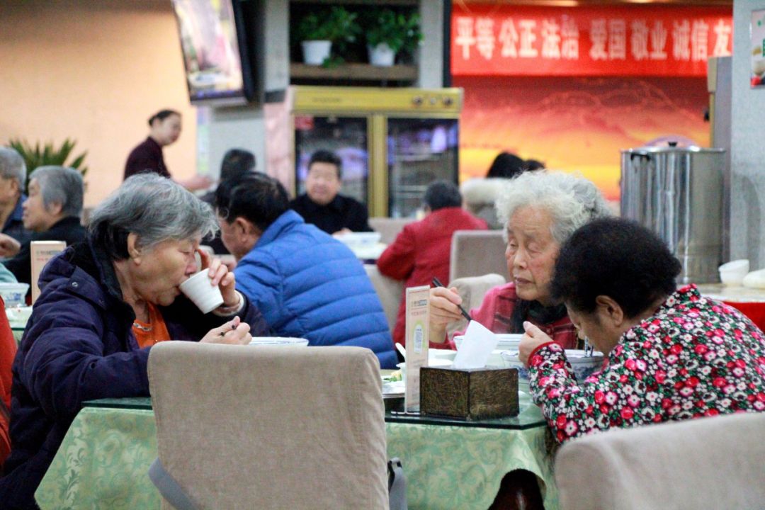 咥一碗西安羊肉泡馍,咥一碗牛羊肉饸饹面