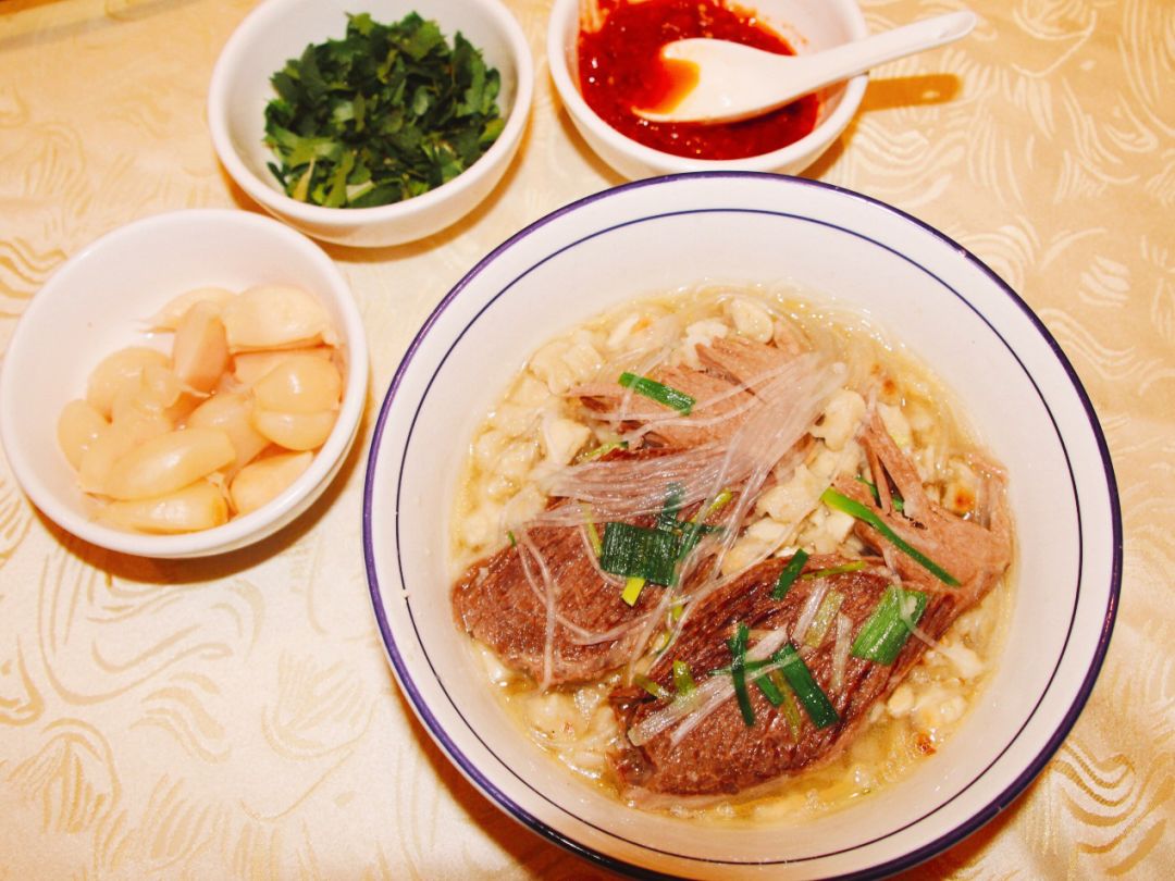 咥一碗西安羊肉泡馍,咥一碗牛羊肉饸饹面