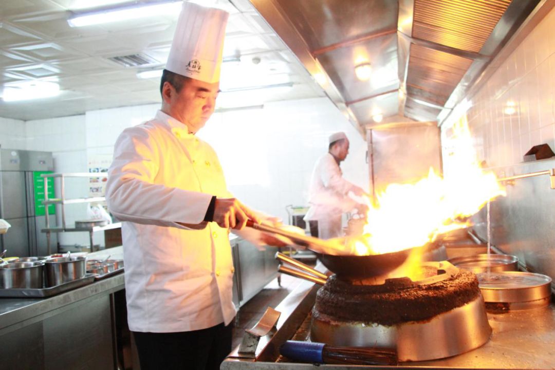 咥一碗西安羊肉泡馍,咥一碗牛羊肉饸饹面