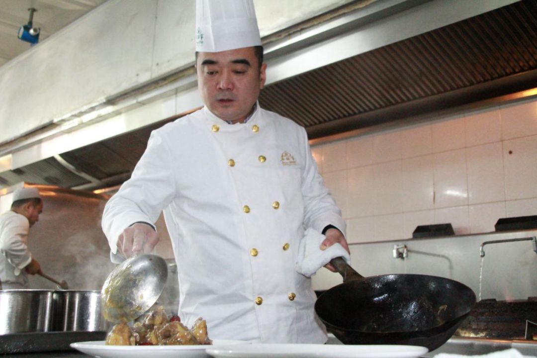 咥一碗西安羊肉泡馍,咥一碗牛羊肉饸饹面