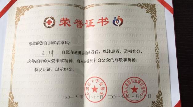 十七岁初中女生遇车祸身亡,大二女生猝死宿舍家属悲痛欲绝