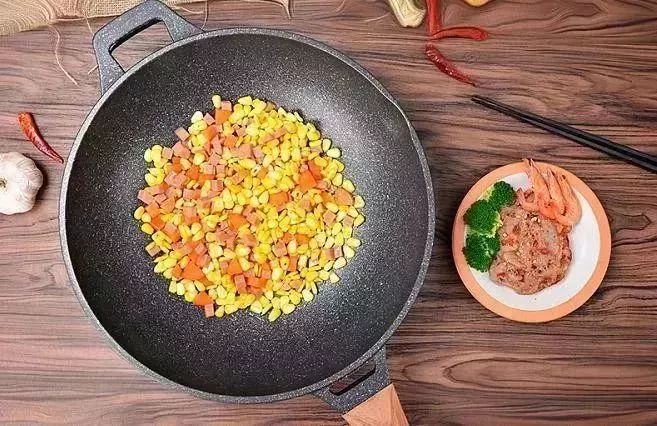 炒菜总粘锅咋办教你一招解决,炒菜粘锅最好的解决办法