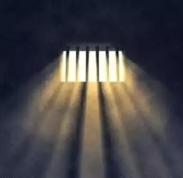 英国大量冻结中国留学生账户！疑似与洗钱、代购相关