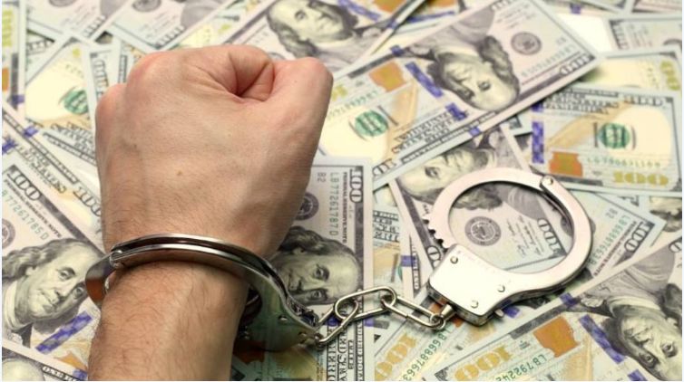 英国大量冻结中国留学生账户！疑似与洗钱、代购相关