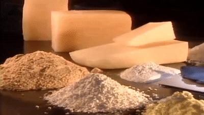 铅笔上面那块废柴橡皮为什么容易把纸擦破?