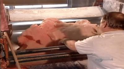 铅笔上面那块废柴橡皮为什么容易把纸擦破？