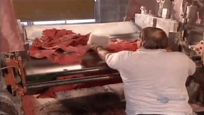 铅笔上面那块废柴橡皮为什么容易把纸擦破?