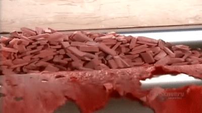 铅笔上面那块废柴橡皮为什么容易把纸擦破?