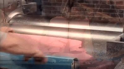 铅笔上面那块废柴橡皮为什么容易把纸擦破?