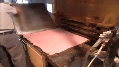 铅笔上面那块废柴橡皮为什么容易把纸擦破？