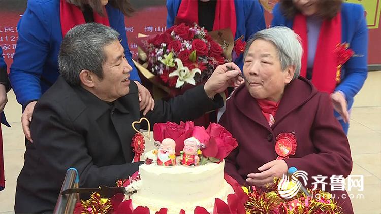 50秒丨相信爱情!淄博64岁大爷追到75岁大娘大声喊出我爱你