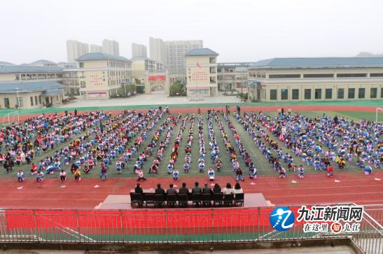 努力奔跑追逐梦想主题活动,追逐梦想民族小学