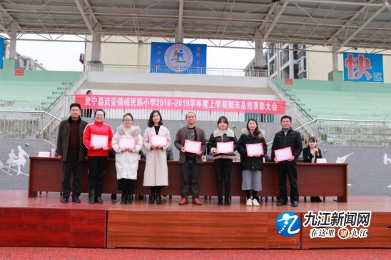 努力奔跑追逐梦想主题活动,追逐梦想民族小学