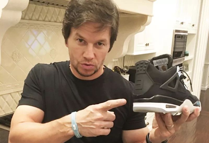 aj1和aj4哪个值得入手,46万的aj4