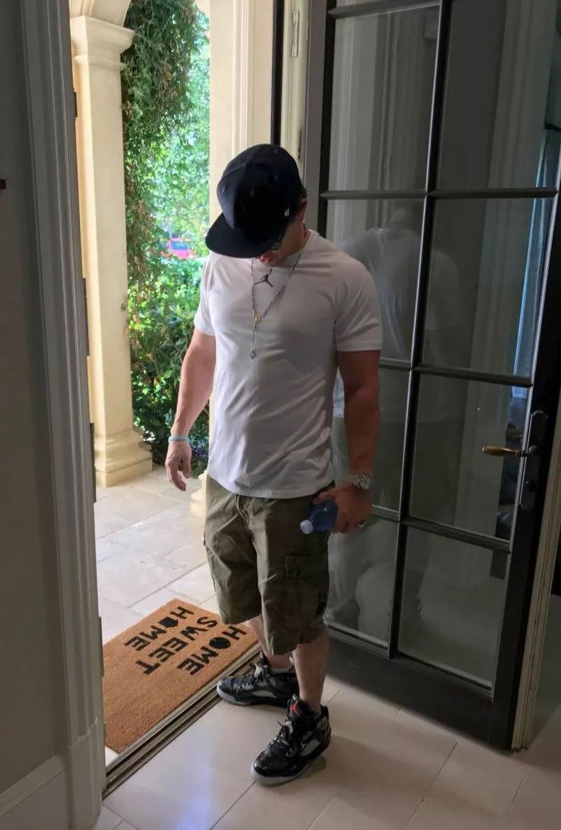 aj1和aj4哪个值得入手,46万的aj4