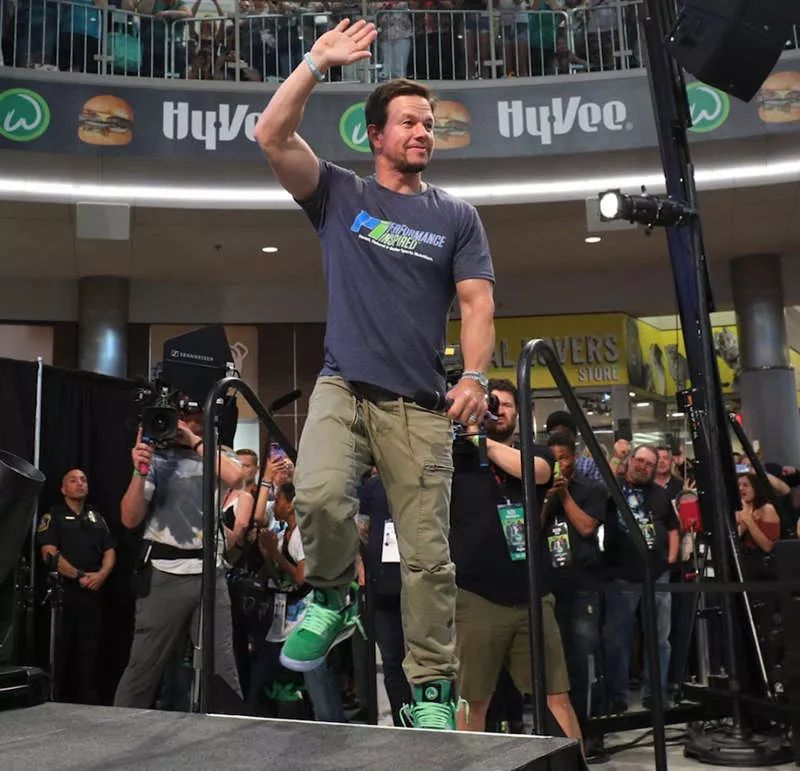 aj1和aj4哪个值得入手,46万的aj4