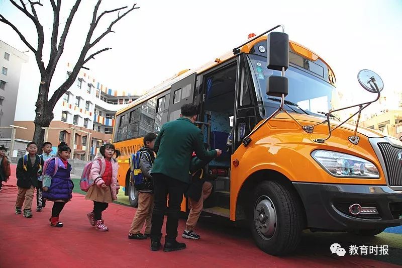 Hey，哈敦！你为学生努力的样子真美