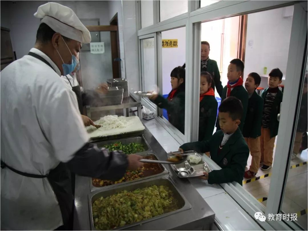 Hey，哈敦！你为学生努力的样子真美